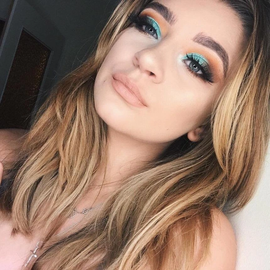 24 Shades Eyeshadow Palette - Malibu