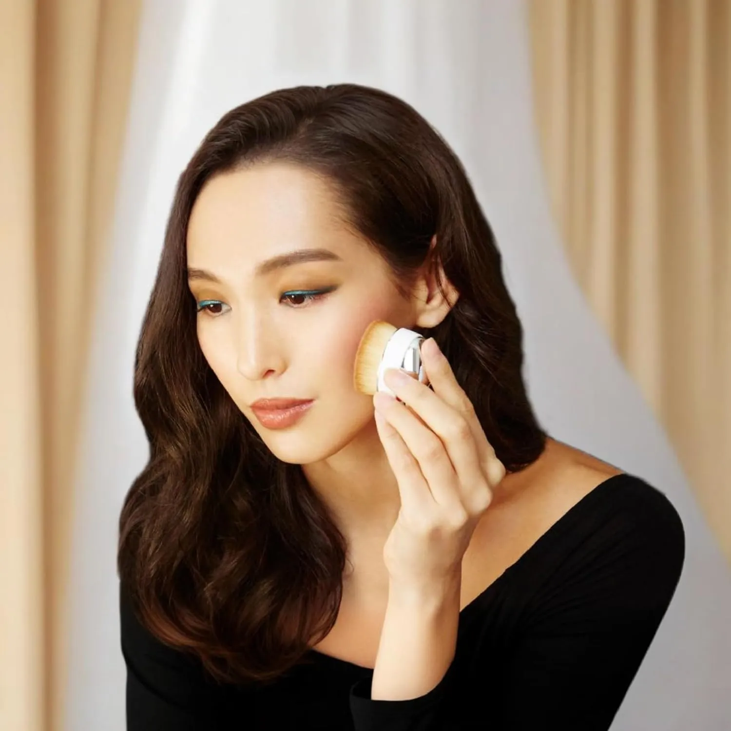 Artis Elite Palm Makeup Brush Luxury Synthetic Cosmefibre Brush Ideal For Foundation, SPF, Skincare Use With Liquids, Powders, and Creams Creates A Streak-Free Application