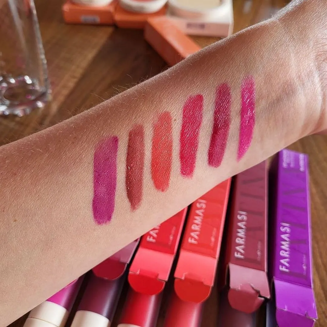 FARMASi Glossy Lip Gloss Latina 04 DECIDIDA - High Shine & Hydrating Finish 5.5ml/0.18flOz