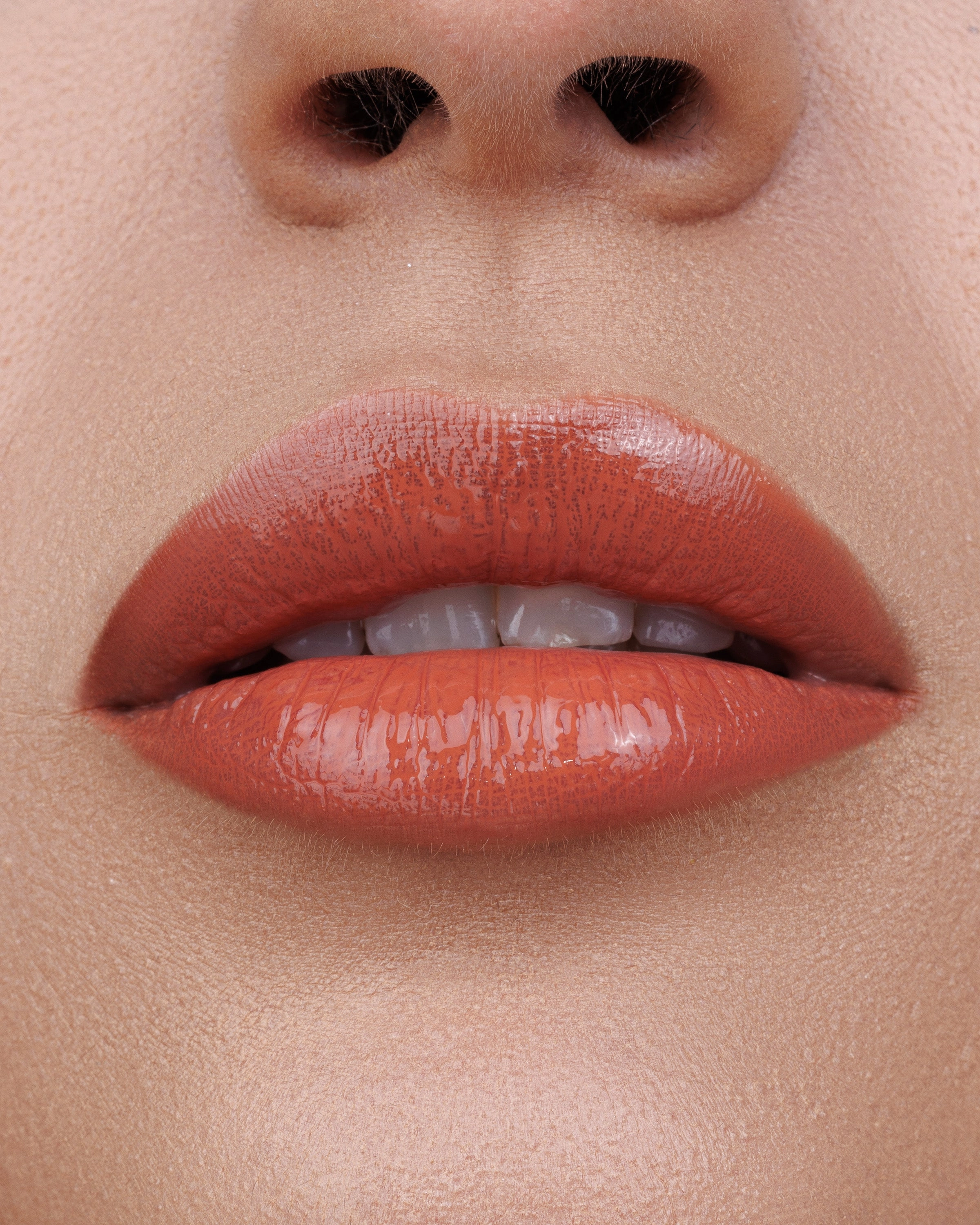 GLOSSY LIPSTICK