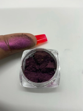 Huntress flakes and pigments