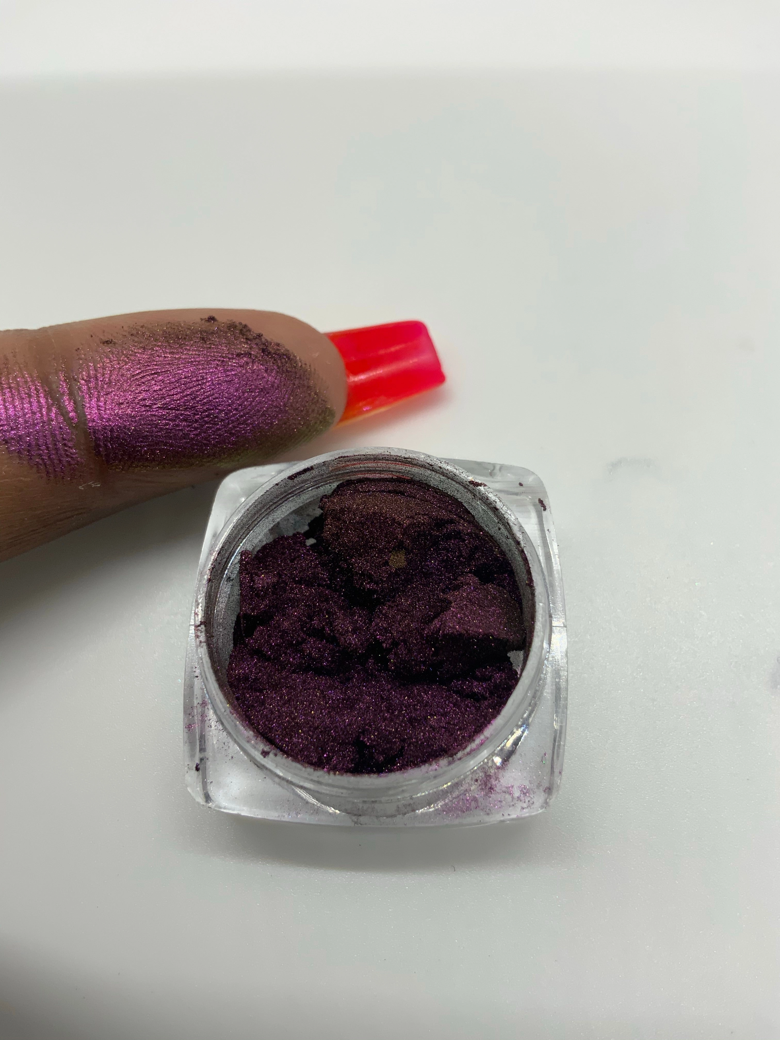 Huntress flakes and pigments