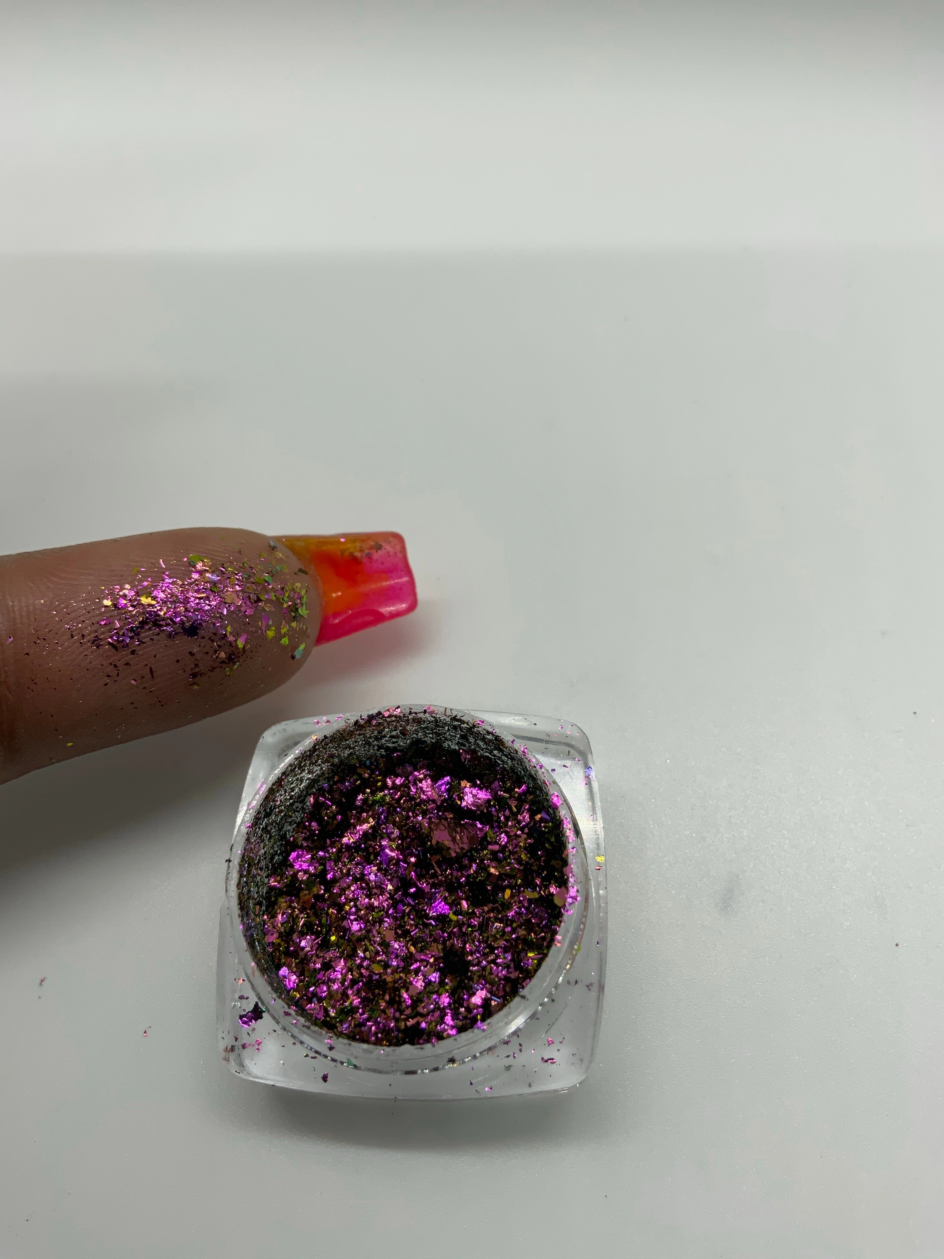 Huntress flakes and pigments