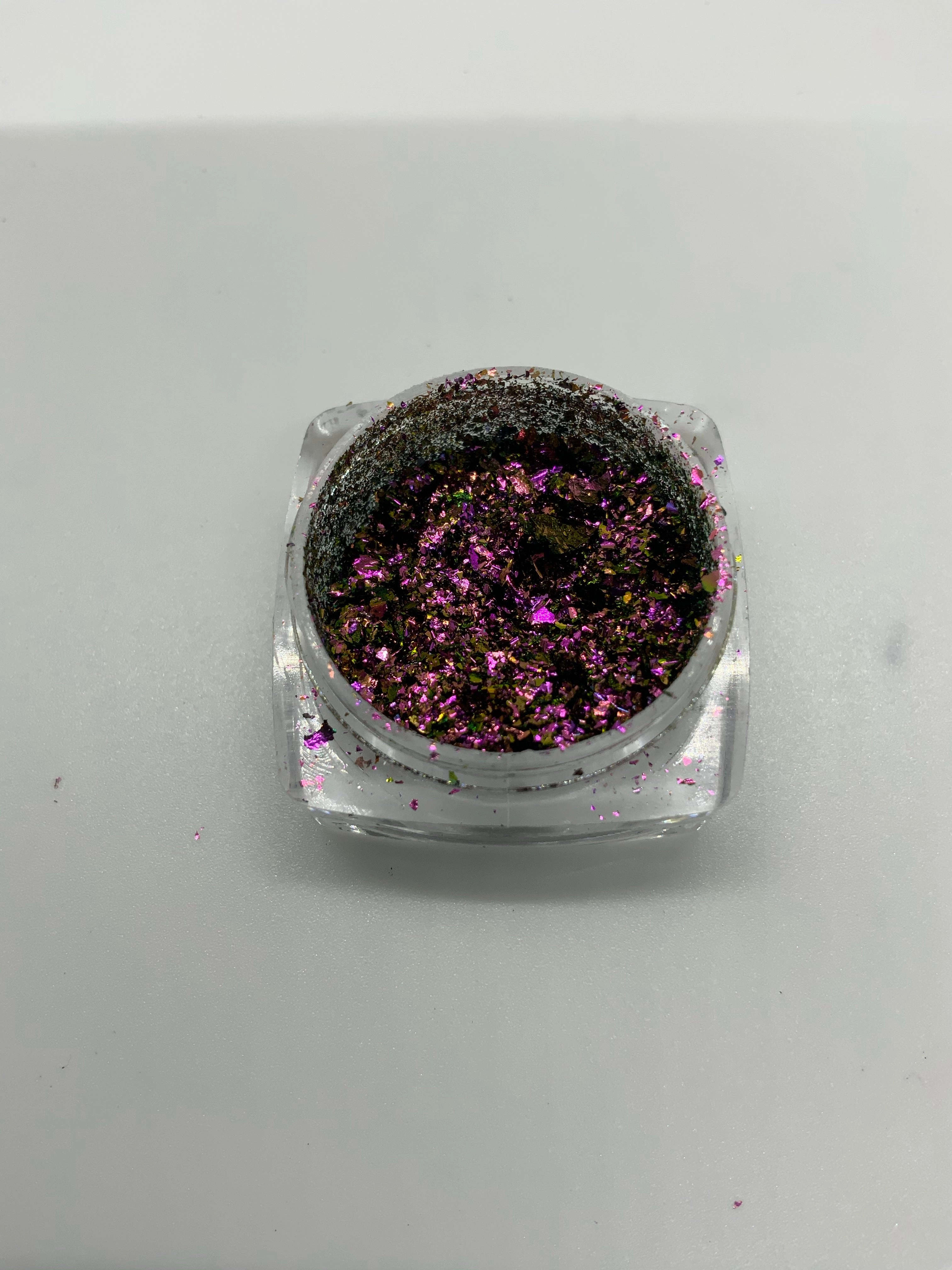 Huntress flakes and pigments