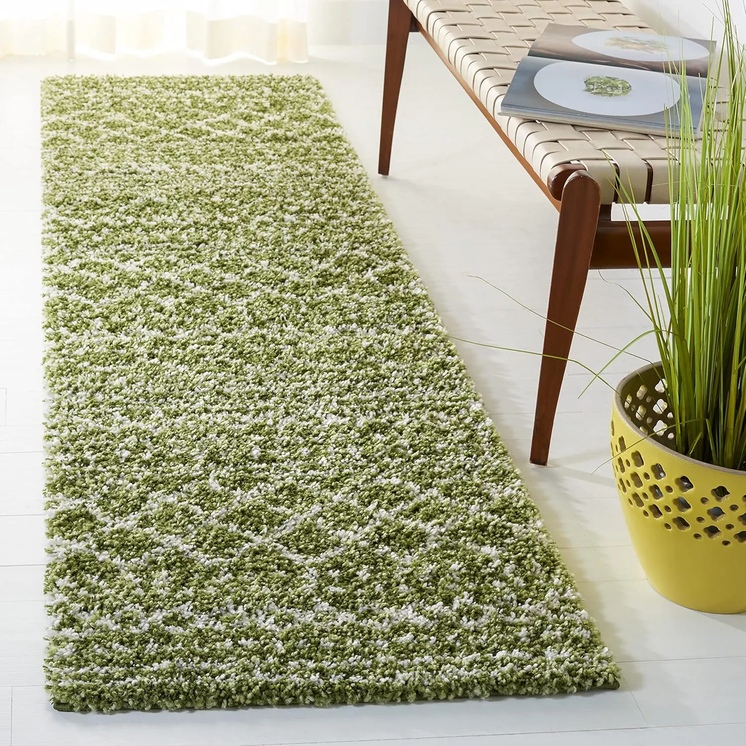 SAFAVIEH Arizona Shag Collection Runner - 2'3" x 6', Green & Ivory, Moroccan Design, Non-Shedding & Easy Care, 1.6-inch Thick, Ideal for The Living Room, Dining, Bedroom (ASG741X)