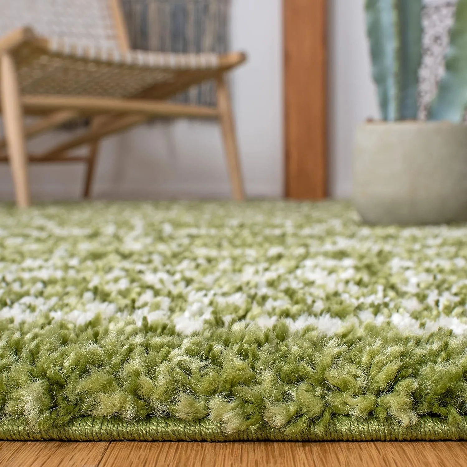 SAFAVIEH Arizona Shag Collection Runner - 2'3" x 6', Green & Ivory, Moroccan Design, Non-Shedding & Easy Care, 1.6-inch Thick, Ideal for The Living Room, Dining, Bedroom (ASG741X)