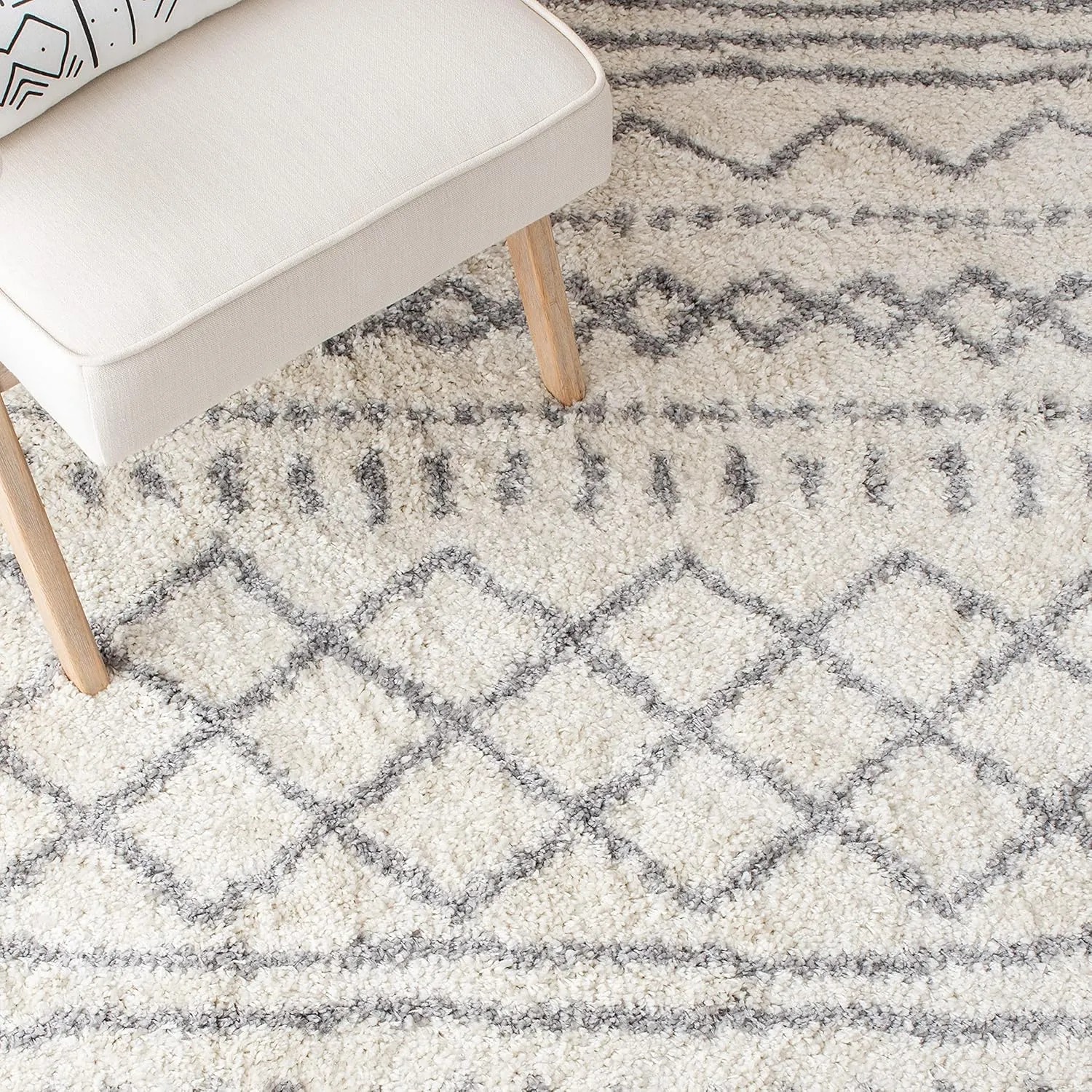 SAFAVIEH Arizona Shag Collection Runner Rug - 2'3" x 10', Ivory & Grey, Moroccan Design, Non-Shedding & Easy Care, 1.6-inch Thick Ideal for High Traffic Areas in Living Room, Bedroom (ASG741F)
