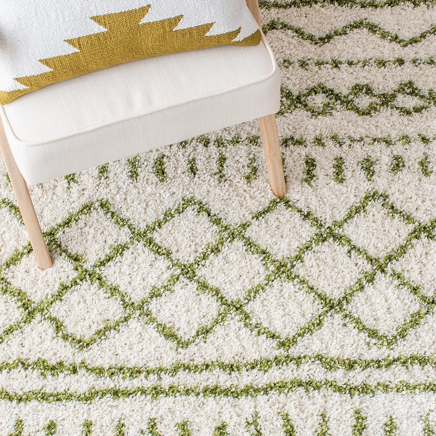SAFAVIEH Arizona Shag Collection Runner Rug - 2'3" x 10', Ivory & Green, Moroccan Design, Non-Shedding & Easy Care, 1.6-inch Thick, Ideal for The Living Room, Bedroom, Dining Room (ASG741Y-210)