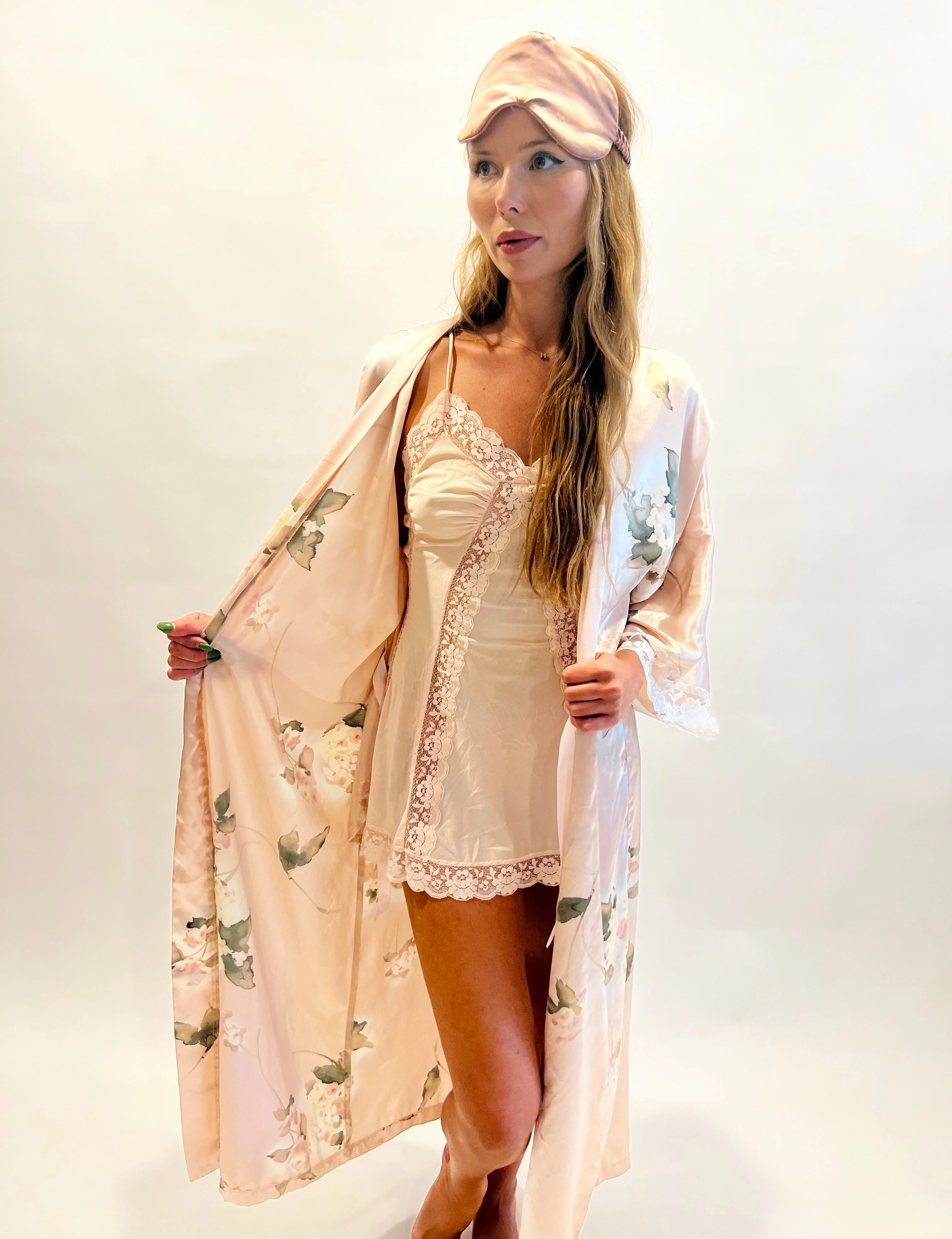 Satin rose robe