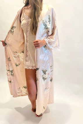 Satin rose robe