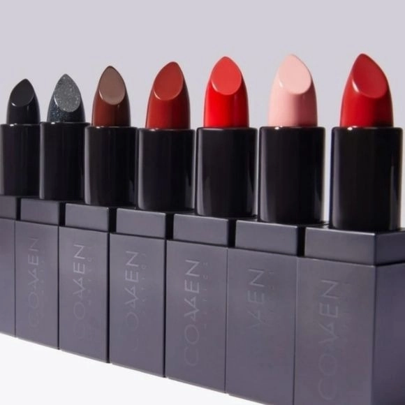 Sigillum Lipstick | Matte Black With A Touch of Glitter Vegan Always