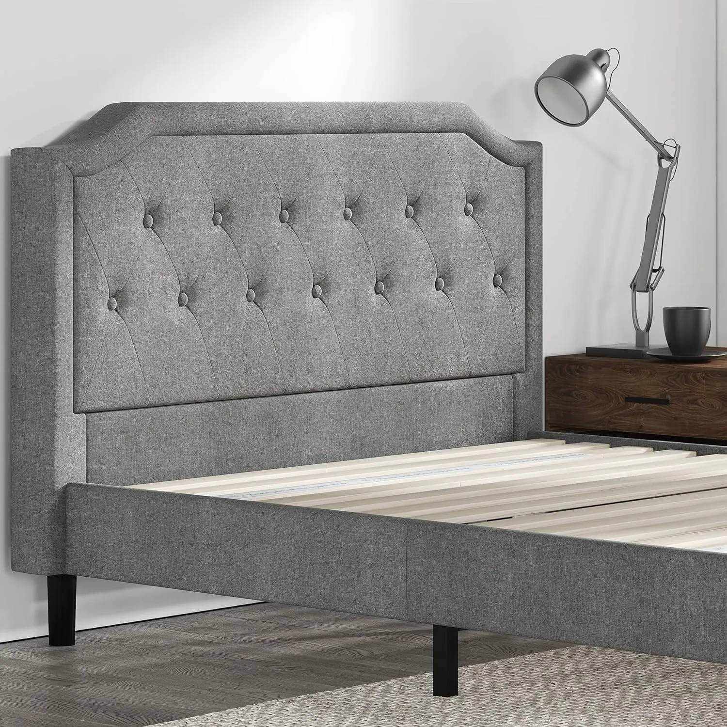 ZINUS Kellen Upholstered Scalloped Platform Bed Frame, Mattress Foundation, Wood Slat Support, No Box Spring Needed, Easy Assembly, Queen