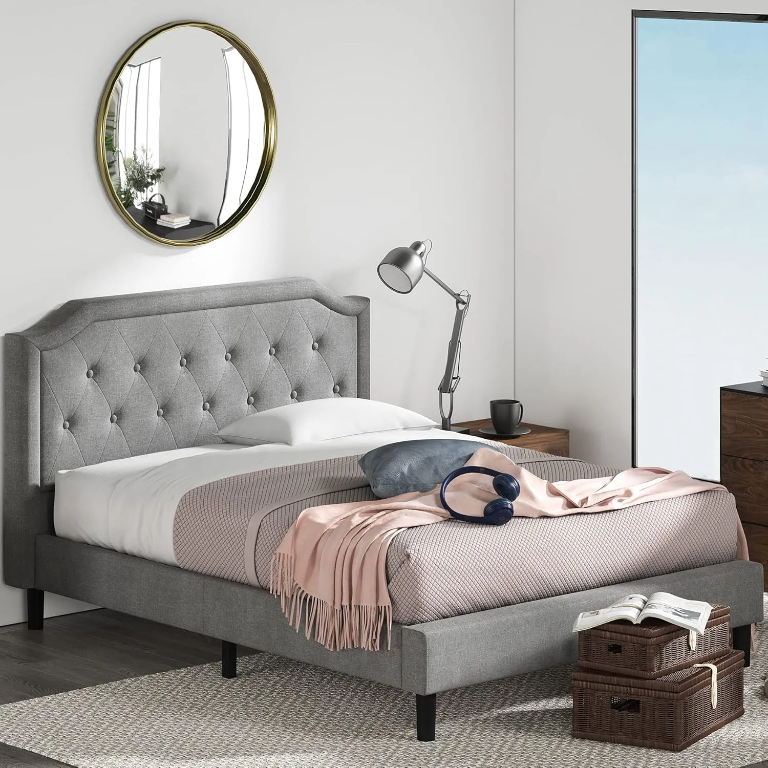 ZINUS Kellen Upholstered Scalloped Platform Bed Frame, Mattress Foundation, Wood Slat Support, No Box Spring Needed, Easy Assembly, Queen