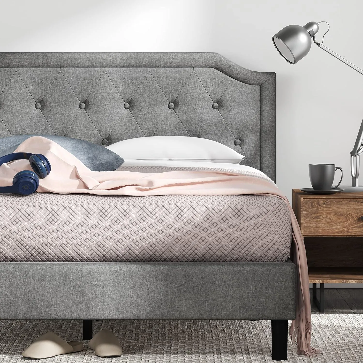 ZINUS Kellen Upholstered Scalloped Platform Bed Frame, Mattress Foundation, Wood Slat Support, No Box Spring Needed, Easy Assembly, Queen