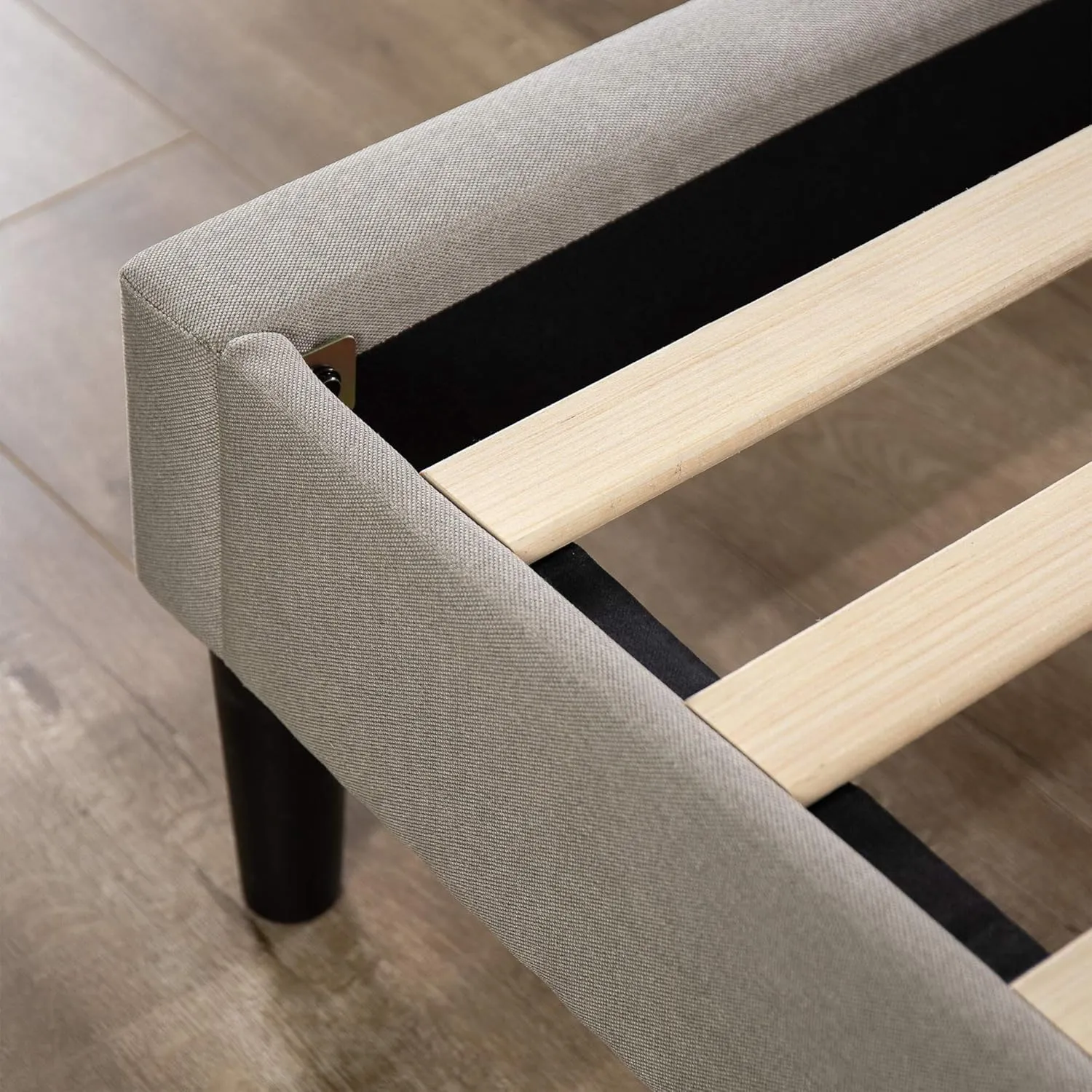 ZINUS Maddon Upholstered Platform Bed Frame with USB Ports, Mattress Foundation, Wood Slat Support, No Box Spring Needed, Easy Assembly, Beige, Full