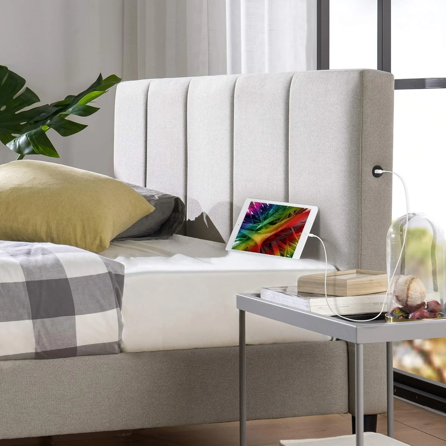 ZINUS Maddon Upholstered Platform Bed Frame with USB Ports, Mattress Foundation, Wood Slat Support, No Box Spring Needed, Easy Assembly, Beige, Full