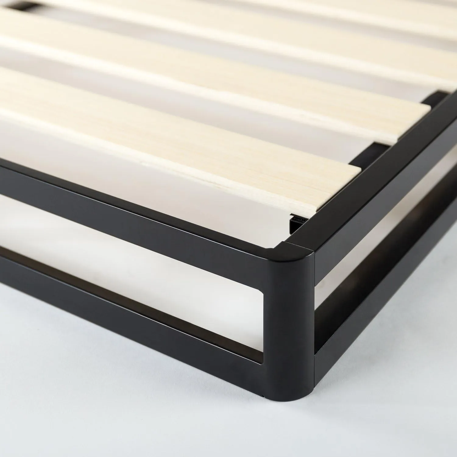 ZINUS Metal Box Spring with Wood Slats, 4 Inch Mattress Foundation, Sturdy Steel Structure, Easy Assembly, Queen