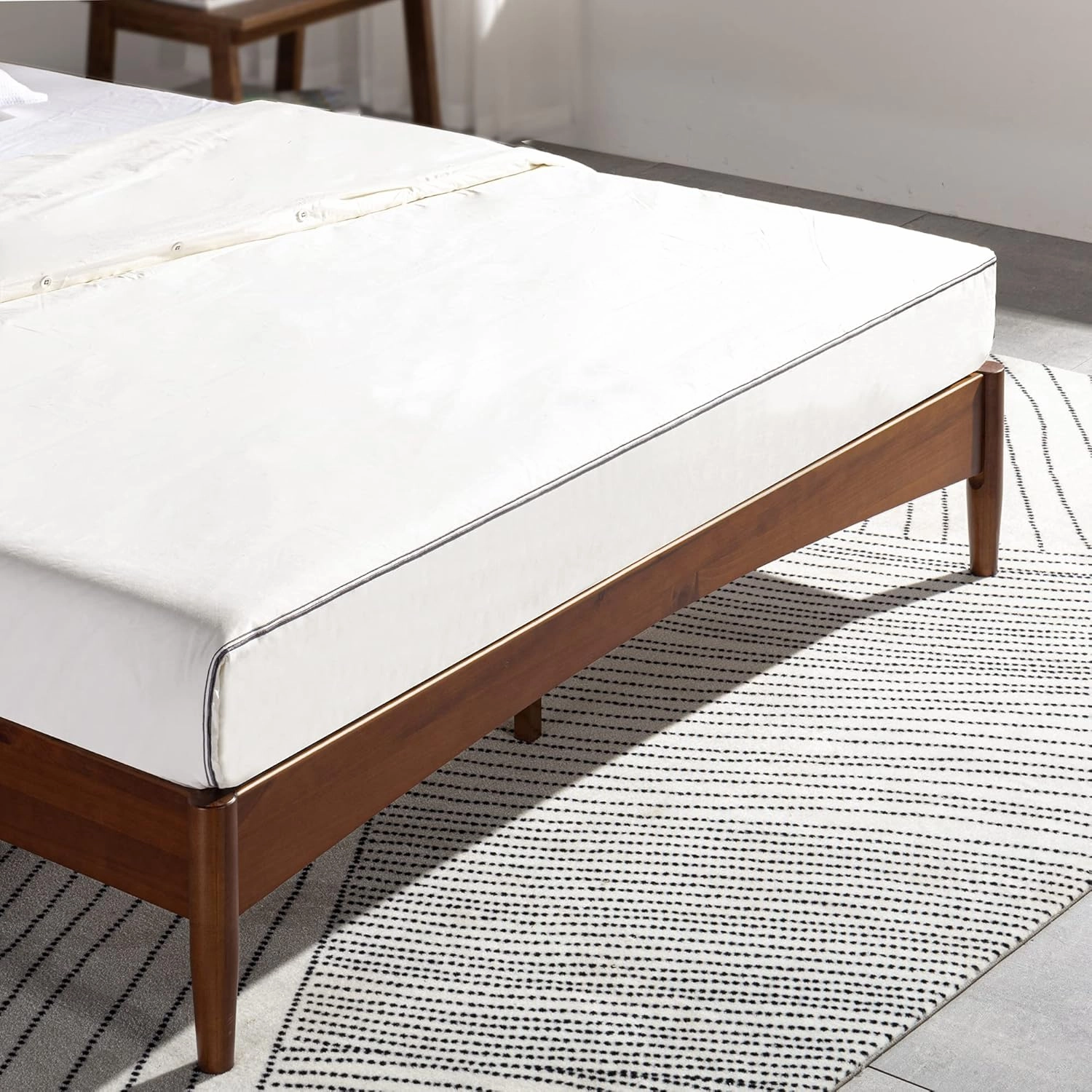ZINUS Linda Mid Century Wood Platform Bed Frame, Solid Wood Foundation, Wood Slat Support, No Box Spring Needed, Easy Assembly, King,Brown