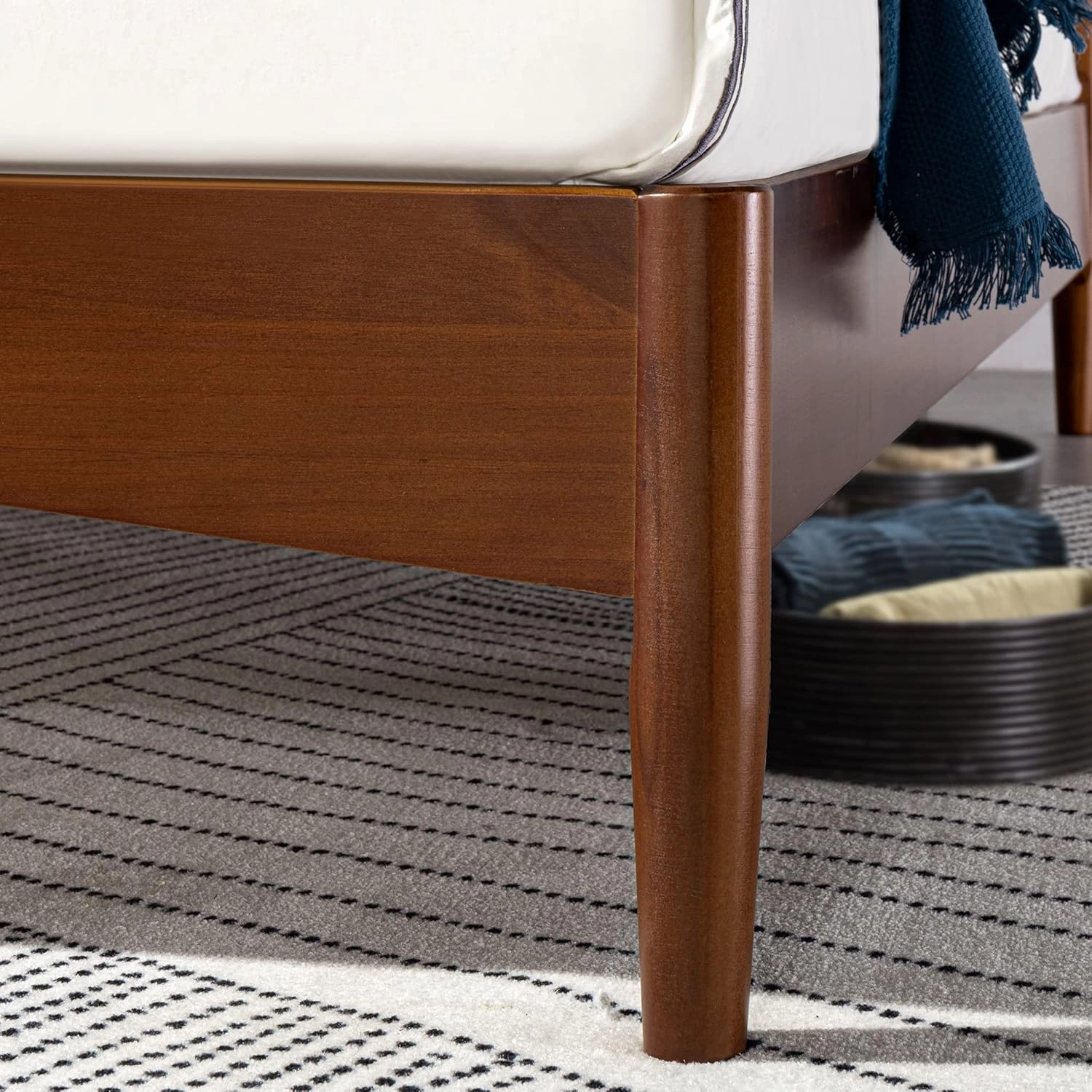 ZINUS Linda Mid Century Wood Platform Bed Frame, Solid Wood Foundation, Wood Slat Support, No Box Spring Needed, Easy Assembly, King,Brown
